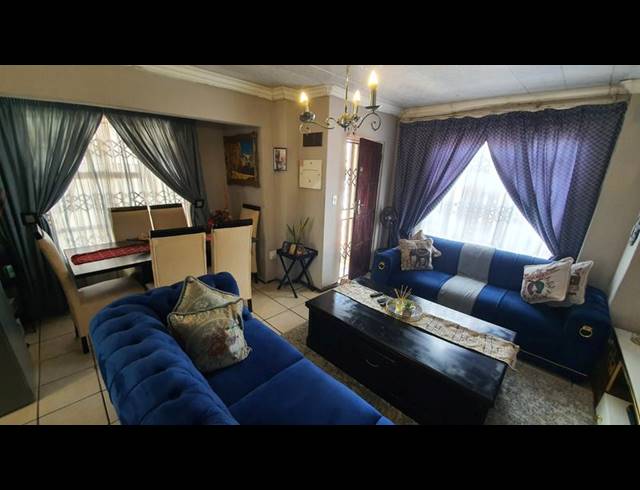 2 BEDROOM HOUSE FOR SALE IN KARENPARK